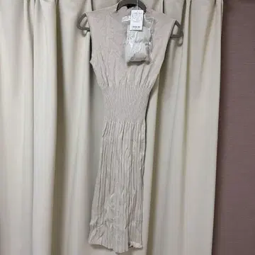 택 포함 미사용 새상품 리엔다 니트 원피스