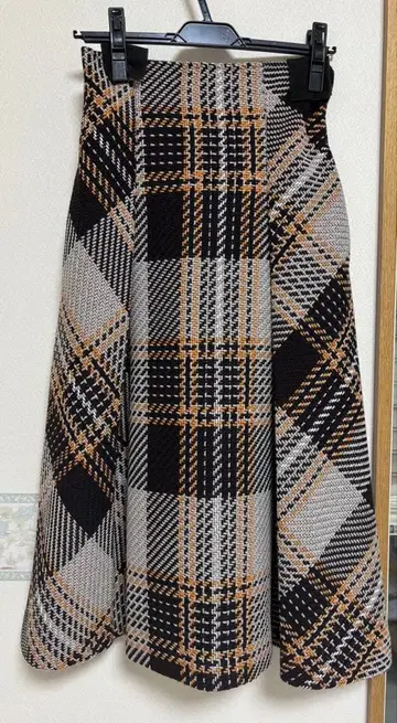 SNIDEL 로빙 체크 플레어 스커트 GRY