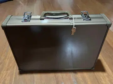 아타셰 케이스 올리브색 열쇠 포함