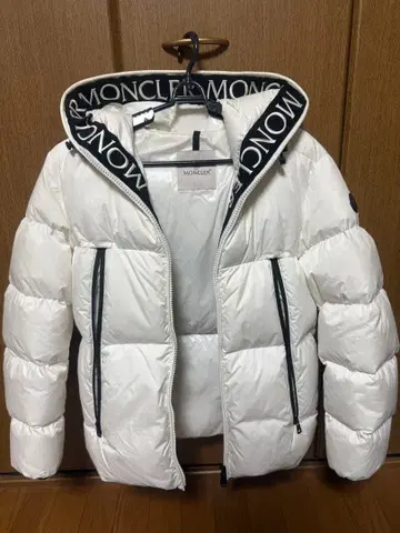 MONCLER 화이트 다운 자켓 후드 부착