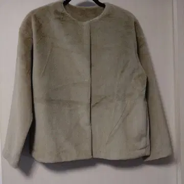 베이지 인조 모피 노카라 자켓