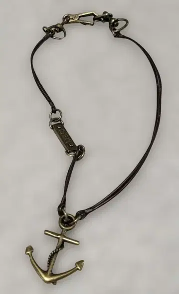 D&G 가죽 목걸이