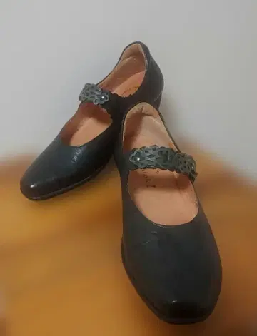 Think! 가죽 컴포트 신발 플라워 장식 벨크로 테이프