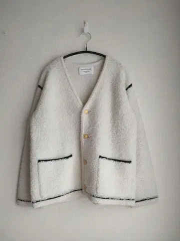 맥피 무스탕 V넥 니트 가디건