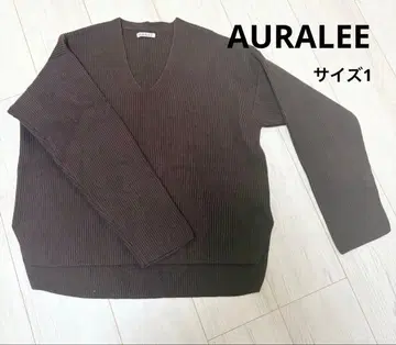 AURALEE 브라운 V넥 스웨터