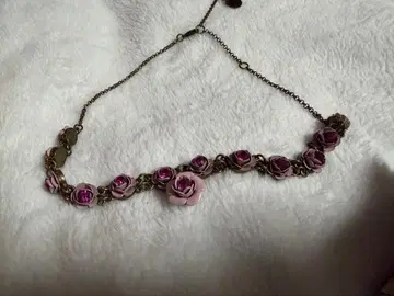 미하일 네그리 앤티크 핑크 장미 목걸이