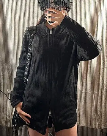 리브 블랙 지퍼 긴팔 상의 y2k 그런지 계열 23구