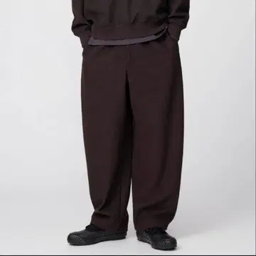 UNIQLO 브러쉬드 맨투맨 와이드 팬츠 다크 브라운