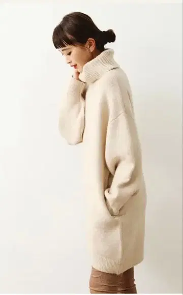 새상품 로데오 크라운 화이트 터틀넥 니트