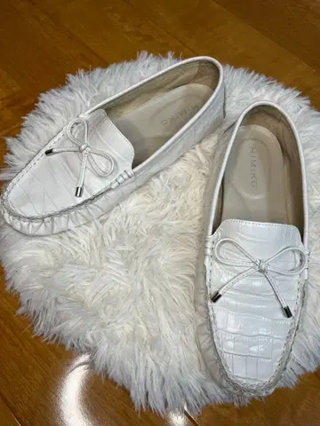 [ HIMIKO ] 히미코 화이트 화이트 모카신 리본 악어 무늬 24