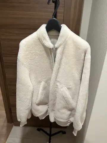 [ 미착용 새상품 ] DRAWER PRE 무스탕 블루종