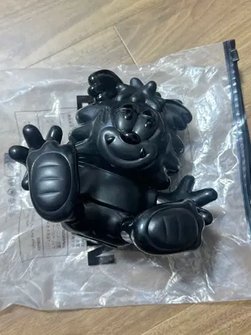 베르디 비스티 x 바빌론 토이 '블랙'