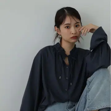 N 내추럴 뷰티 베이직 프릴 스탠드 카라 블라우스