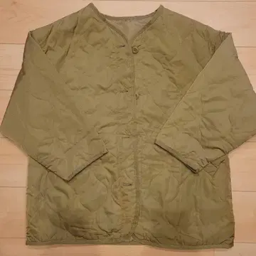 올리브 그린 퀼팅 자켓