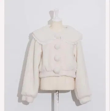 pium 프릴 칼라 숏 보아 코트 화이트