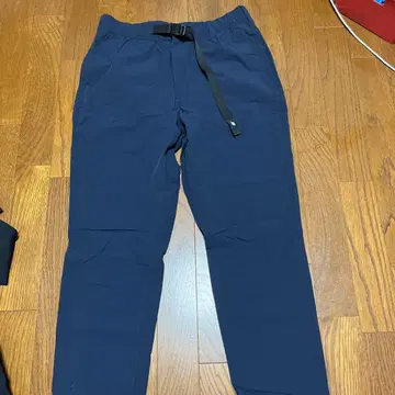 뉴발란스 네이비 팬츠 S 사이즈