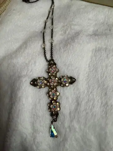 미하엘 네그린 십자가형 장미 크리스탈 목걸이