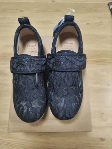 라쿠츠 간호화 넘어짐 방지 블랙 레이스