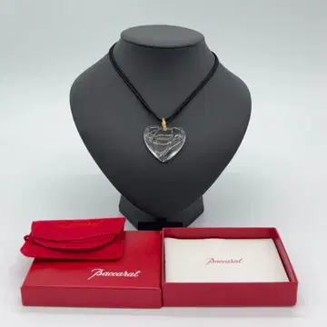 Baccarat 크리스탈 하트형 목걸이