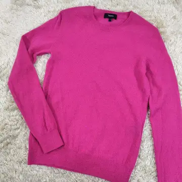 Theory 크루넥 캐시미어 스웨터 니트