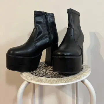 미사용 통굽 청키힐 플랫폼 숏부츠 블랙 익명 배송