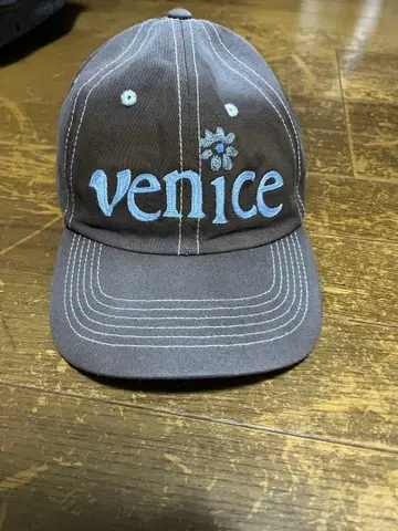 ERL 25aw 브라운 자수 캡 venice be nice