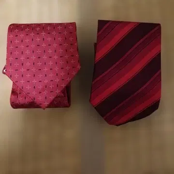 실크제 빨간색 코몬 무늬와 스트라이프 넥타이 세트