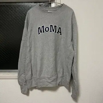 MoMA 그레이 크루넥 트레이닝복