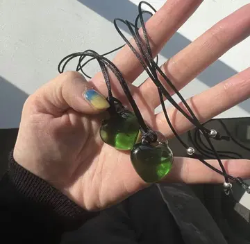 yurika akutsu ho. glass string necklace