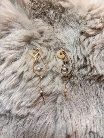 cuicui 기하학적 디자인 골드 귀찌 k10