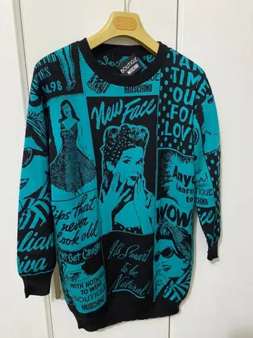 BOUTIQUE MOSCHINO 그래픽 긴팔 상의