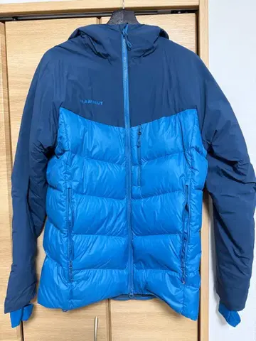 MAMMUT 후드 부착 다운 자켓 파랑/네이비