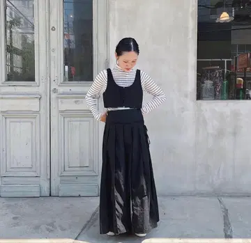 iki 강연면 린넨 개버딘 프론트 후크 뷔스티에