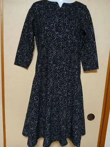 부즈루드 블랙 레이스 무늬의 고급 긴팔 원피스