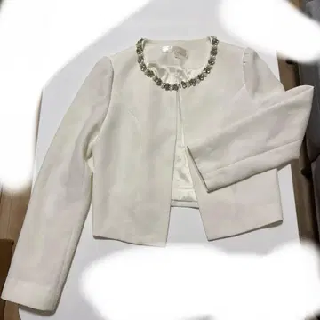 [ 새상품급 ] 화이트 비쥬 장식 숏 자켓