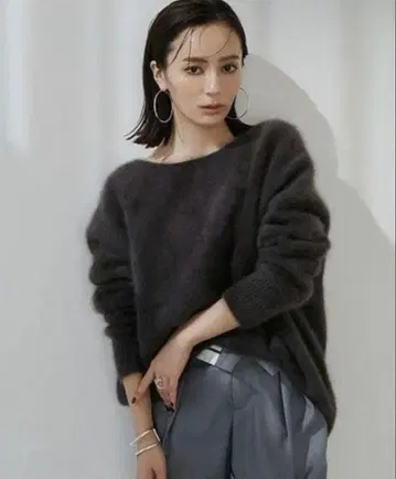 아뉴앙스 라쿤 보트넥 니트 풀오버