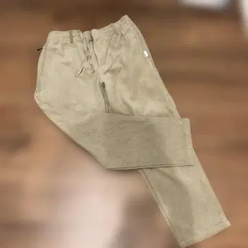 베이지 코듀로이 팬츠 지퍼 포켓 부착