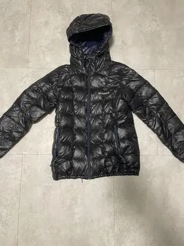 mont-bell 다운 자켓 블랙 후드 부착