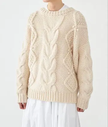 비어즐리 비어즐리 폼폼 케이블 니트 아이보리 정가 30,800