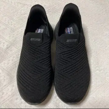 SKECHERS 블랙 슬립온 스니커즈