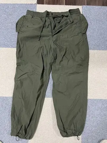 유니클로 카고 팬츠 올리브색