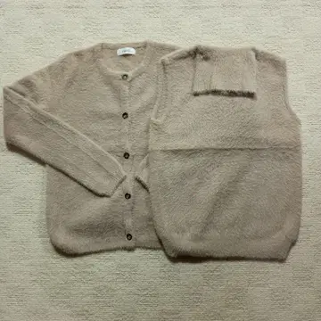 새상품! Darich 복슬복슬 베이지 가디건 & 터틀 슬리브리스 세트