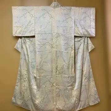 연한 베이지 꽃무늬 코몬 기모노