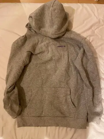 MIKKY KI. 그레이 후드 부착 후드티