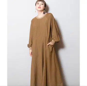 OSMOSIS 스트라이프 절개 원피스