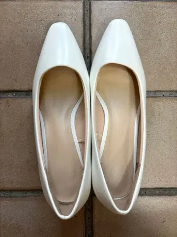 플랫슈즈 펌프스 로우힐 아이보리 23cm