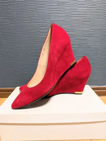 미사용 새상품 에이조 EIZO 펌프스 힐 빨간색 스웨이드 일본제