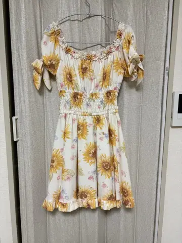 해바라기 무늬 오프숄더 미니 원피스