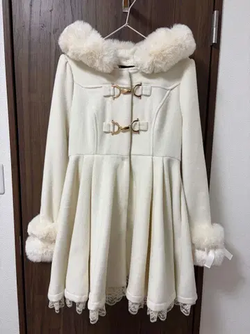 MARS 비트 부클 롱 코트 화이트