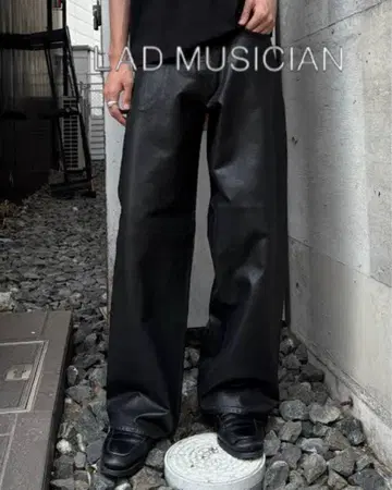 라드 뮤지션 코팅 와이드 데님 팬츠